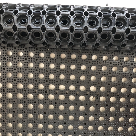 Interlocking anti fatigue rubber floor holes mat