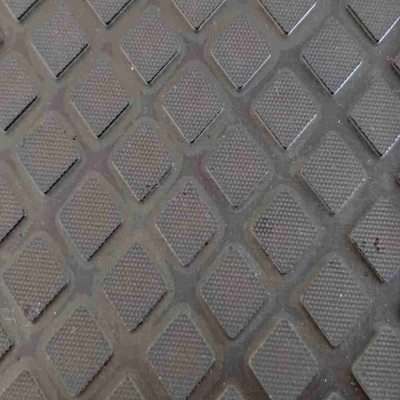Small Square Pattern One Side Smooth Surface Cow Mat Used in Farms